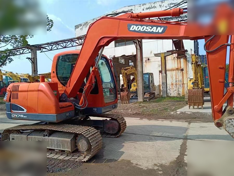 DOOSAN DX75-9C - Pelle sur chenille: photos 2 DOOSAN DX75-9C - Pelle sur chenille: photos 2