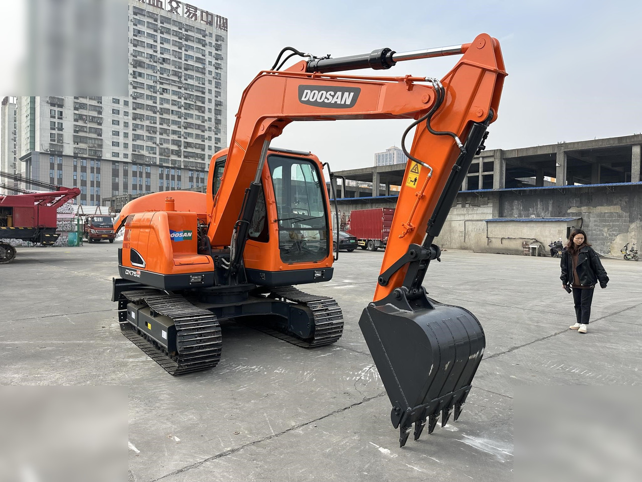 DOOSAN DX75-9CN - Pelle sur chenille: photos 3 DOOSAN DX75-9CN - Pelle sur chenille: photos 3
