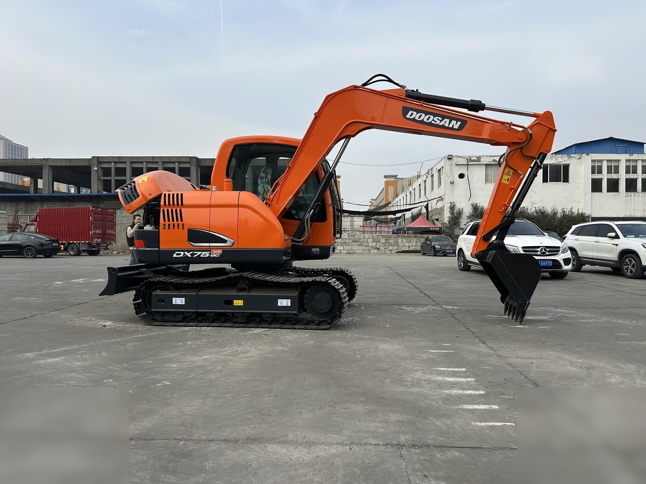 DOOSAN DX75-9CN - Pelle sur chenille: photos 2 DOOSAN DX75-9CN - Pelle sur chenille: photos 2