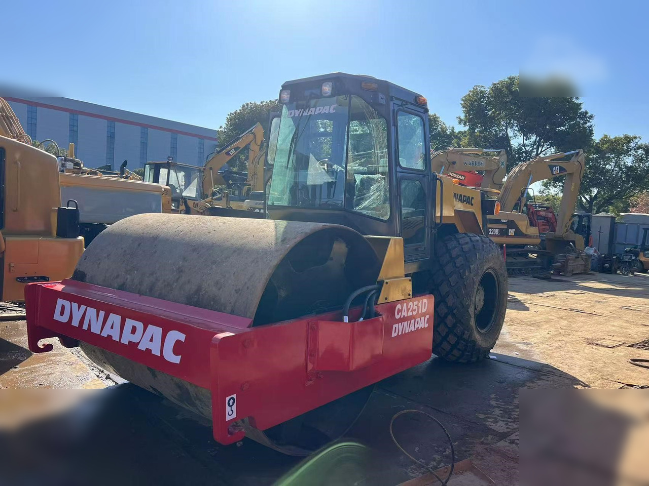 Compacteur à pieds de mouton/ Monocylindre DYNAPAC CA251D: photos 6
