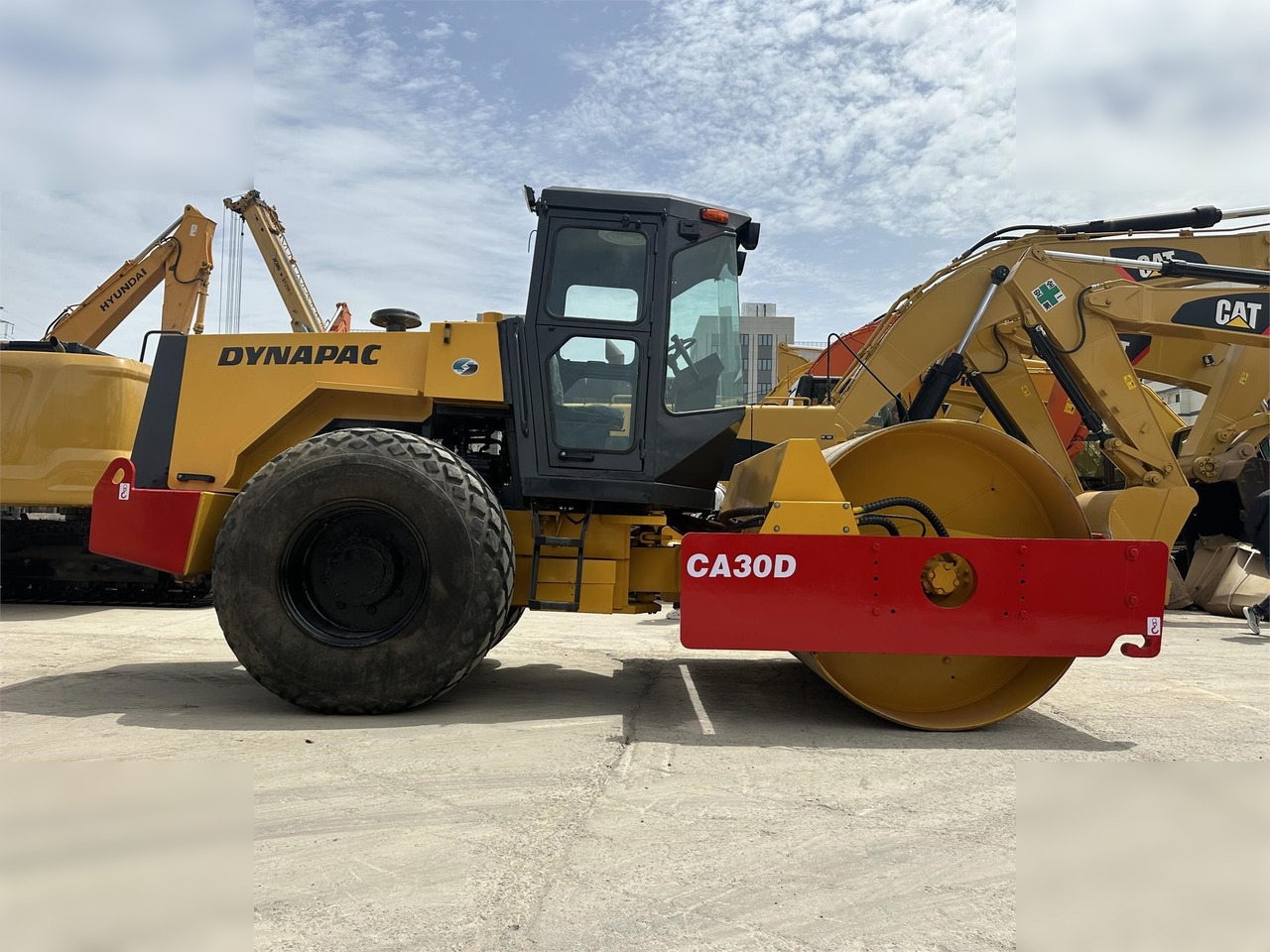 DYNAPAC CA30D - Compacteur: photos 1 DYNAPAC CA30D - Compacteur: photos 1