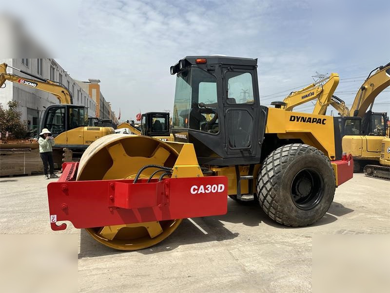 DYNAPAC CA30D - Compacteur: photos 2 DYNAPAC CA30D - Compacteur: photos 2