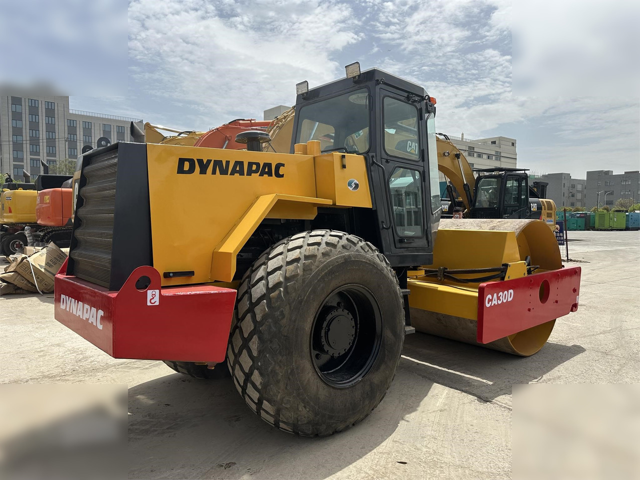 DYNAPAC CA30D - Compacteur: photos 3 DYNAPAC CA30D - Compacteur: photos 3