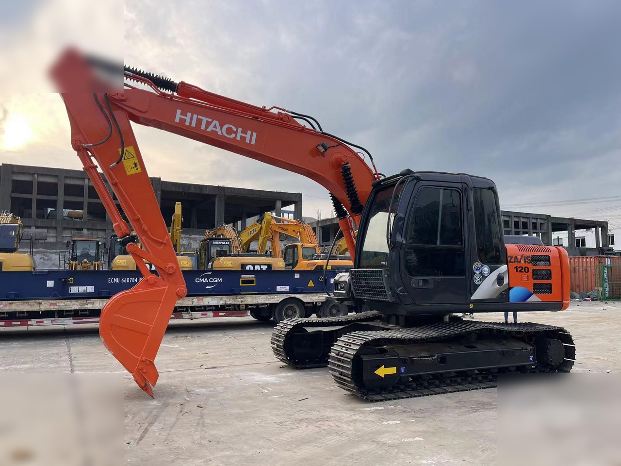 HITACHI ZX120 - Pelle sur chenille: photos 4 HITACHI ZX120 - Pelle sur chenille: photos 4