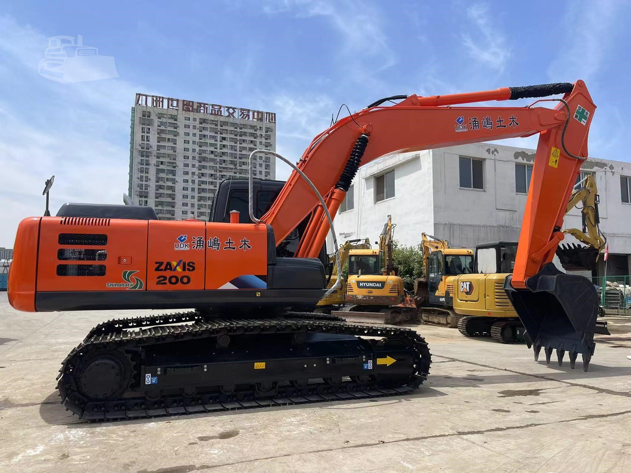 HITACHI ZX200 - Pelle sur chenille: photos 1 HITACHI ZX200 - Pelle sur chenille: photos 1
