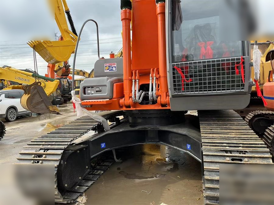 HITACHI ZX200 - Pelle sur chenille: photos 3 HITACHI ZX200 - Pelle sur chenille: photos 3