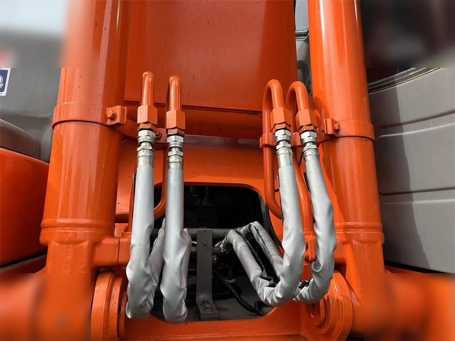 HITACHI ZX200 - Pelle sur chenille: photos 4 HITACHI ZX200 - Pelle sur chenille: photos 4