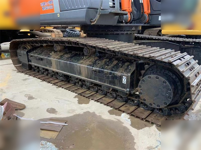 HITACHI ZX240-3 - Pelle sur chenille: photos 4 HITACHI ZX240-3 - Pelle sur chenille: photos 4