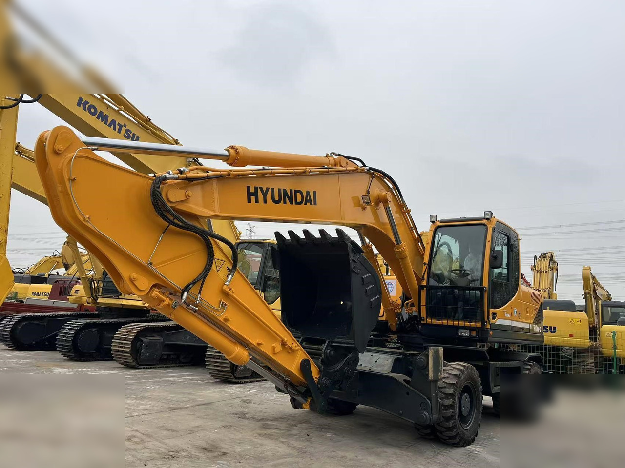 HYUNDAI ROBEX 210W-9S - Pelle sur pneus: photos 4 HYUNDAI ROBEX 210W-9S - Pelle sur pneus: photos 4