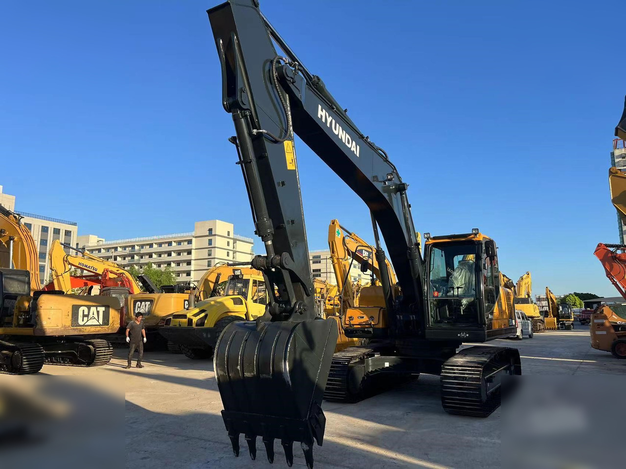 HYUNDAI ROBEX 220 LC-9S - Pelle sur chenille: photos 3 HYUNDAI ROBEX 220 LC-9S - Pelle sur chenille: photos 3