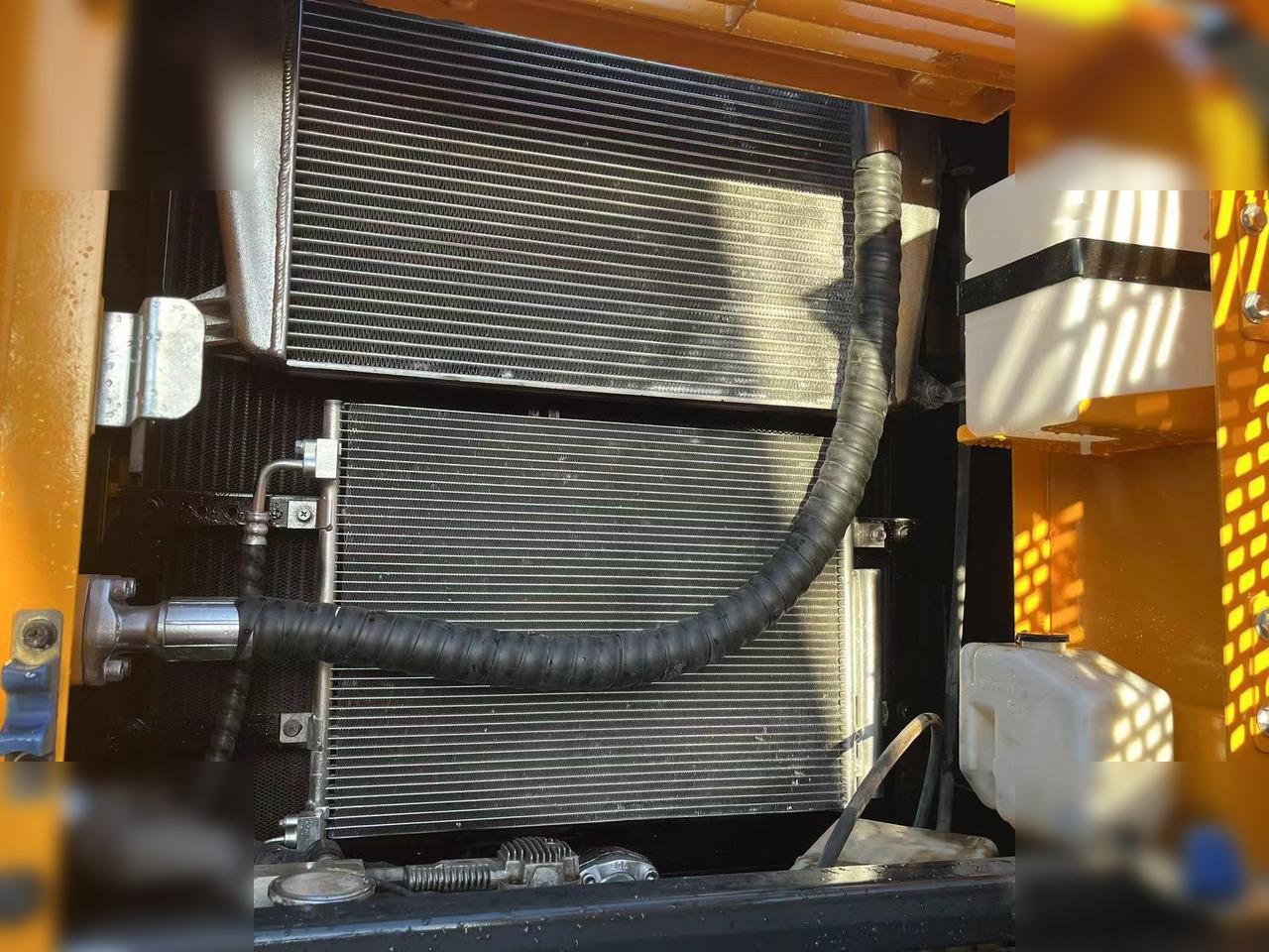 HYUNDAI ROBEX 220 LC-9S - Pelle sur chenille: photos 5 HYUNDAI ROBEX 220 LC-9S - Pelle sur chenille: photos 5