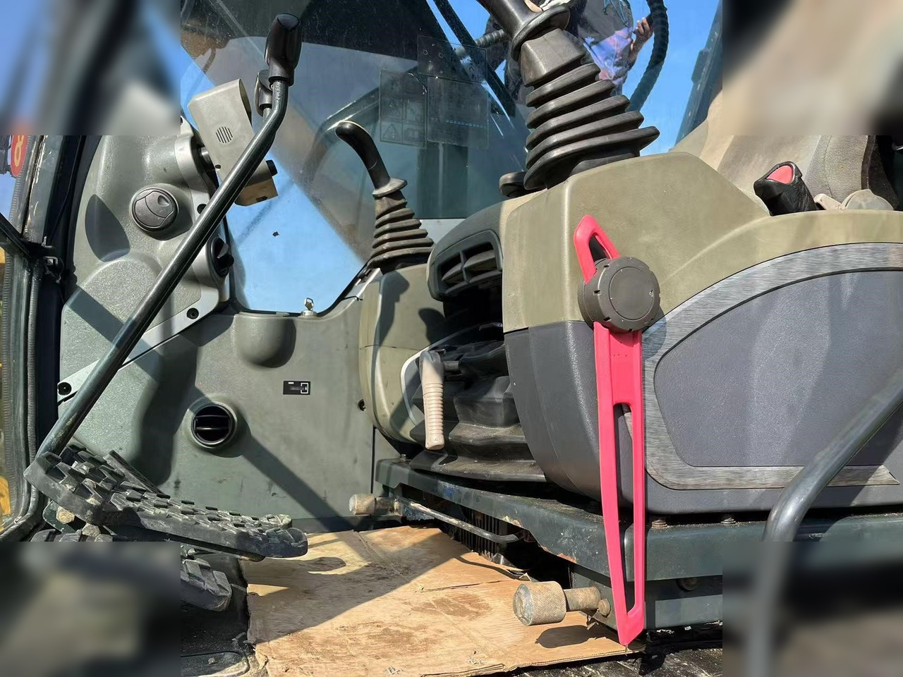 HYUNDAI ROBEX 220 LC-9S - Pelle sur chenille: photos 4 HYUNDAI ROBEX 220 LC-9S - Pelle sur chenille: photos 4