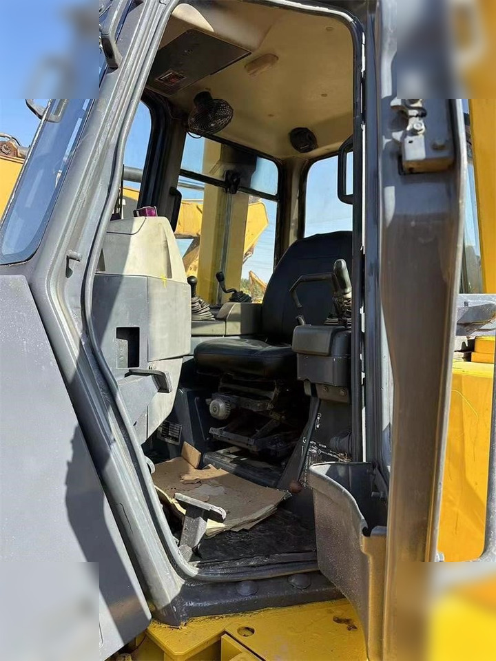 KOMATSU D155AX-5 - Bulldozer: photos 4 KOMATSU D155AX-5 - Bulldozer: photos 4
