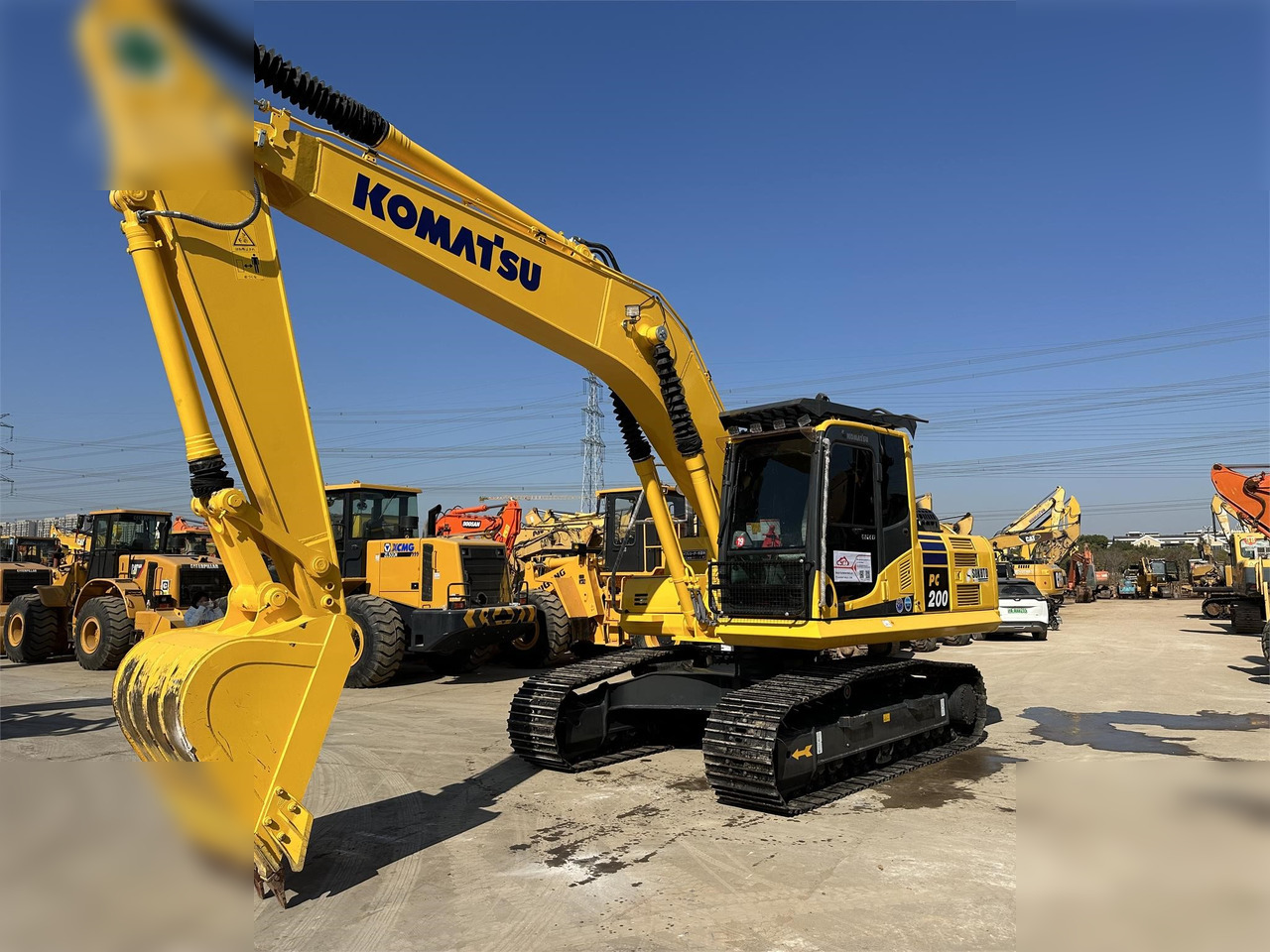 KOMATSU PC200-8 - Pelle sur chenille: photos 2 KOMATSU PC200-8 - Pelle sur chenille: photos 2