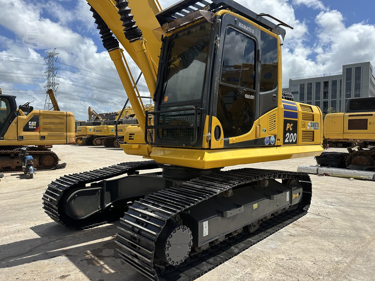 KOMATSU PC200-8 - Pelle sur chenille: photos 3 KOMATSU PC200-8 - Pelle sur chenille: photos 3