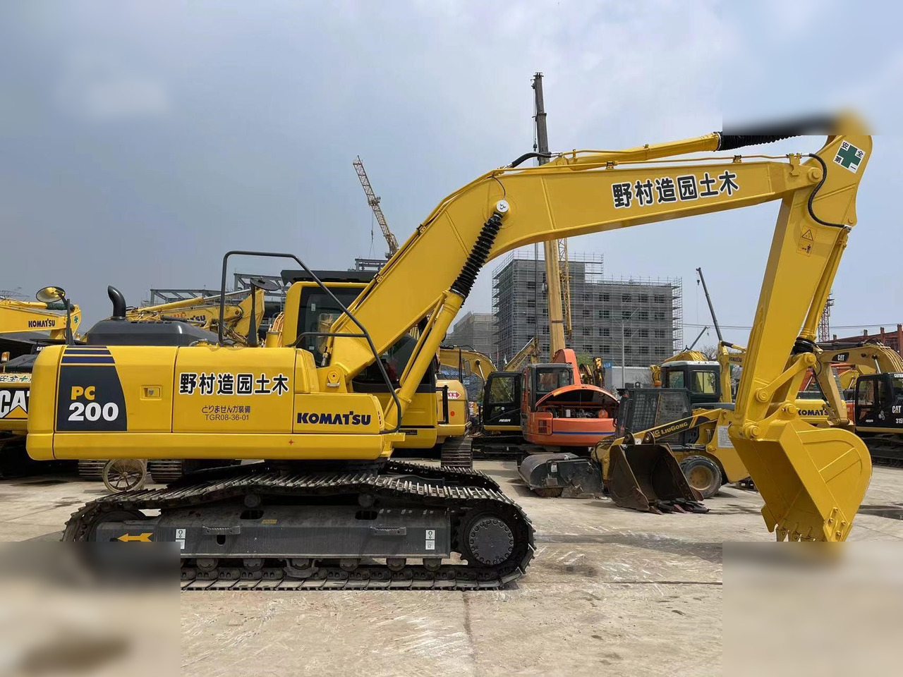KOMATSU PC200-8 - Pelle sur chenille: photos 1 KOMATSU PC200-8 - Pelle sur chenille: photos 1