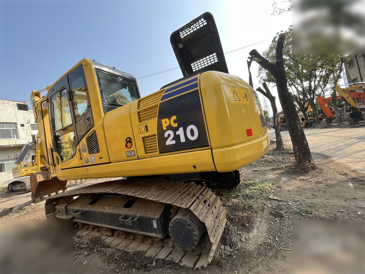 KOMATSU PC210-8 - Pelle sur chenille: photos 2 KOMATSU PC210-8 - Pelle sur chenille: photos 2