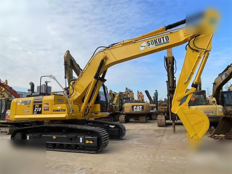 KOMATSU PC210 LC-8 - Pelle sur chenille: photos 3 KOMATSU PC210 LC-8 - Pelle sur chenille: photos 3