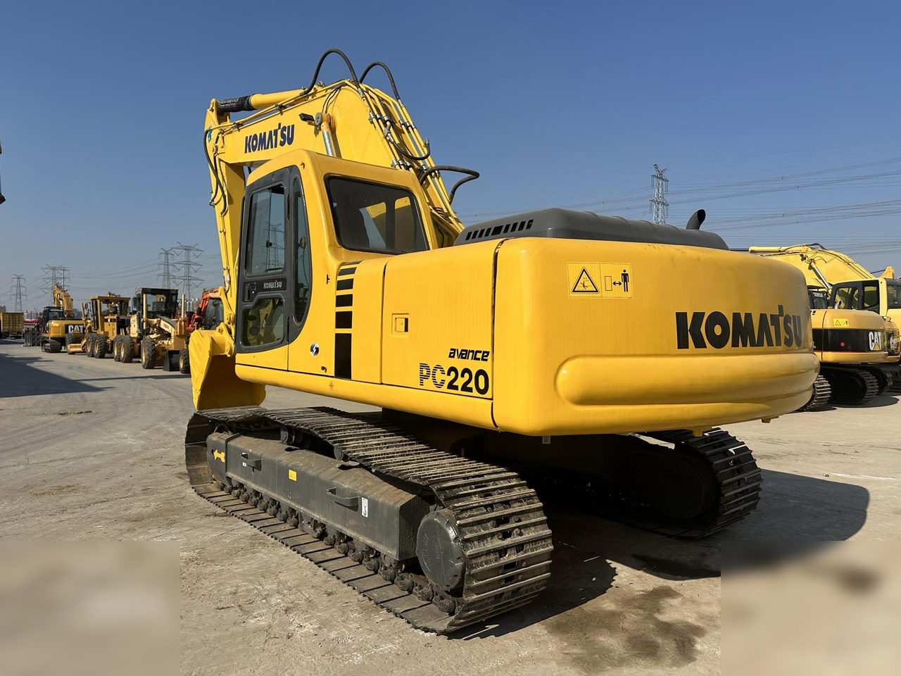 KOMATSU PC220-6 - Pelle sur chenille: photos 3 KOMATSU PC220-6 - Pelle sur chenille: photos 3