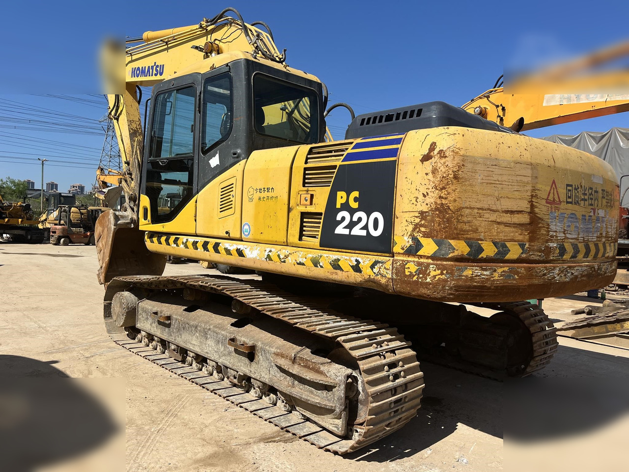 KOMATSU PC220-7 - Pelle sur chenille: photos 2 KOMATSU PC220-7 - Pelle sur chenille: photos 2
