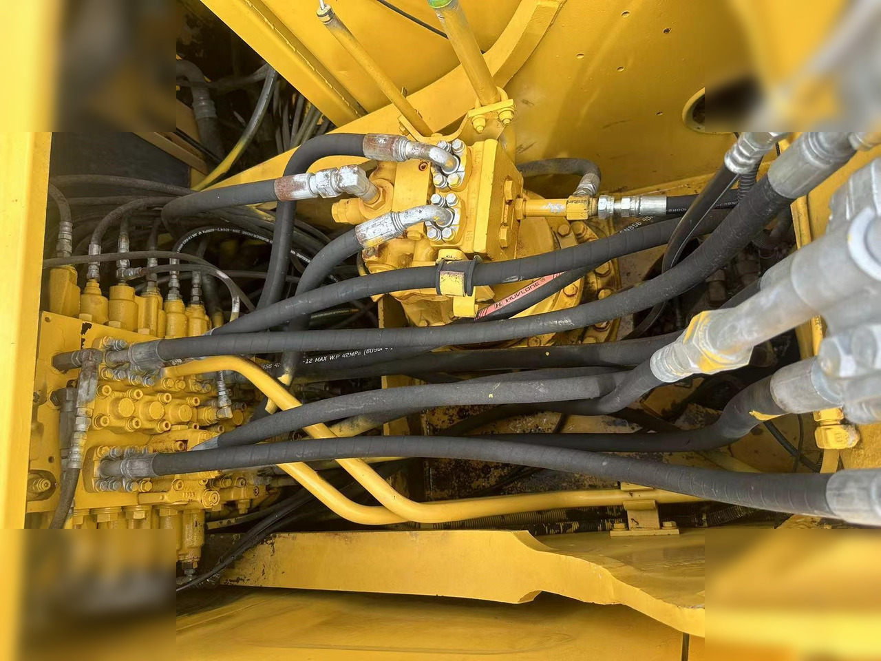 Pelle sur chenille KOMATSU PC220-7: photos 7