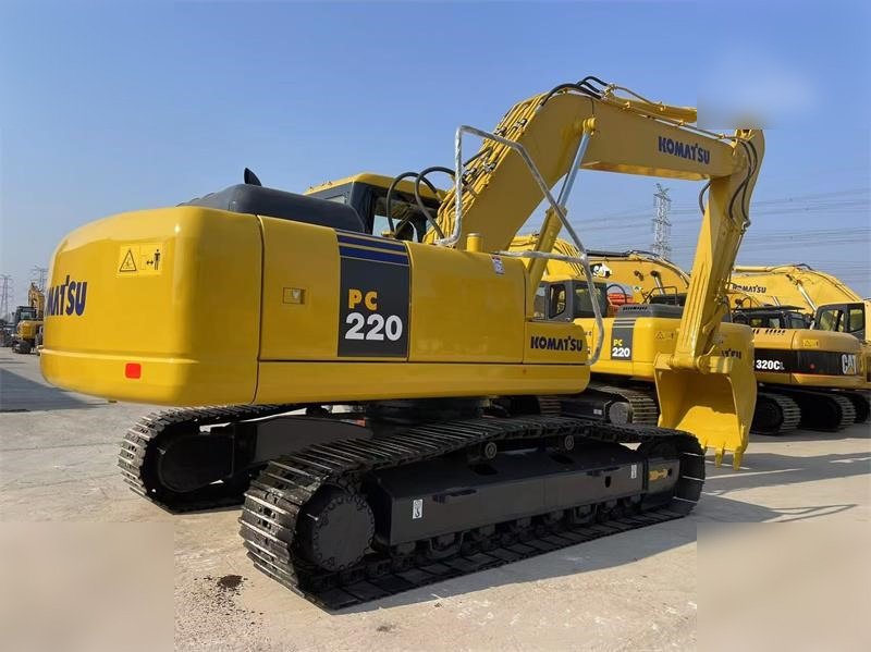 KOMATSU PC220-7 - Pelle sur chenille: photos 2 KOMATSU PC220-7 - Pelle sur chenille: photos 2