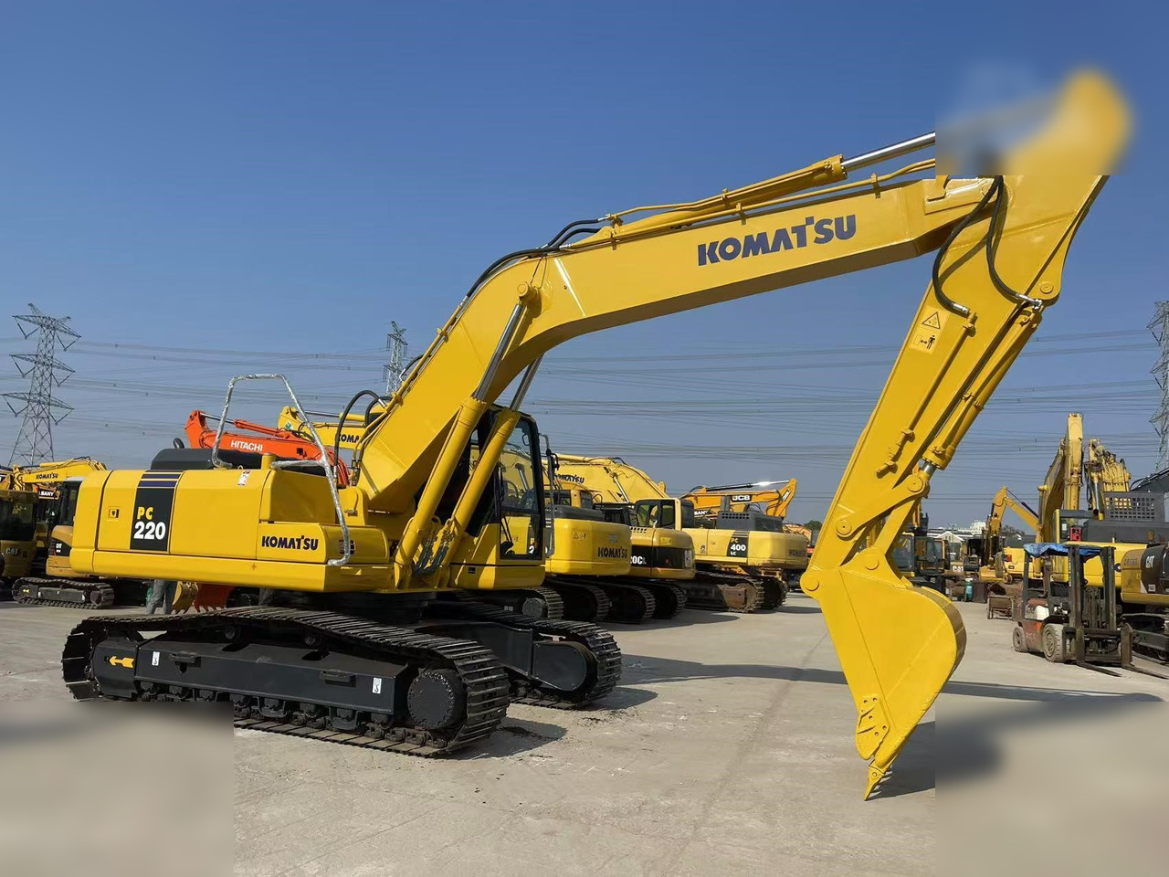 KOMATSU PC220-7 - Pelle sur chenille: photos 1 KOMATSU PC220-7 - Pelle sur chenille: photos 1