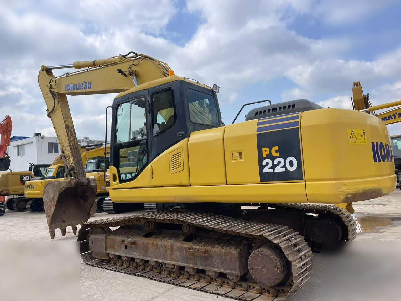 KOMATSU PC220-7 - Pelle sur chenille: photos 2 KOMATSU PC220-7 - Pelle sur chenille: photos 2