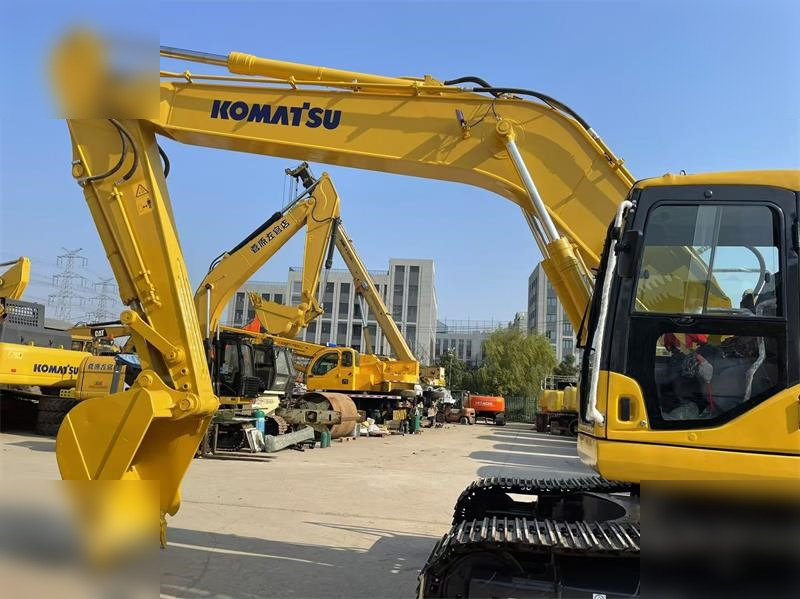 KOMATSU PC220-7 - Pelle sur chenille: photos 4 KOMATSU PC220-7 - Pelle sur chenille: photos 4