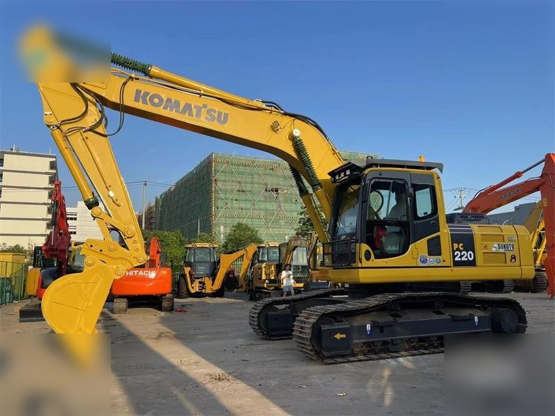 KOMATSU PC220-8 - Pelle sur chenille: photos 2 KOMATSU PC220-8 - Pelle sur chenille: photos 2