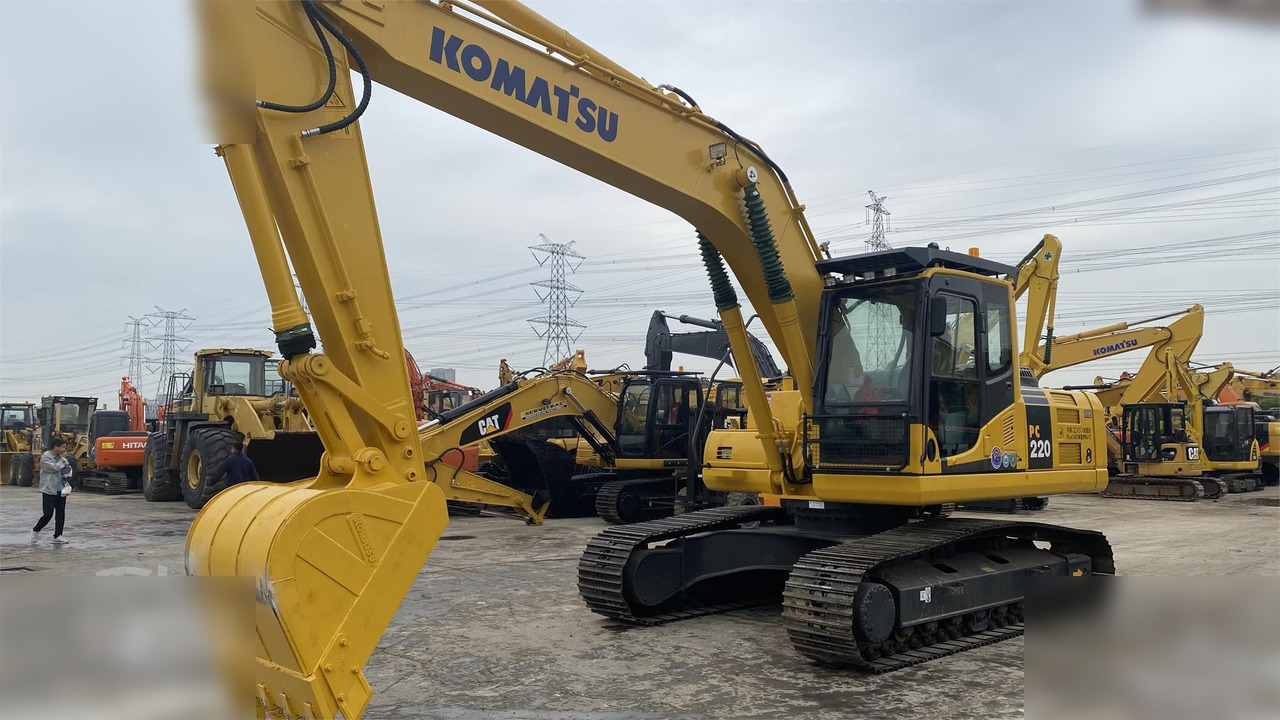 KOMATSU PC220-8 - Pelle sur chenille: photos 3 KOMATSU PC220-8 - Pelle sur chenille: photos 3