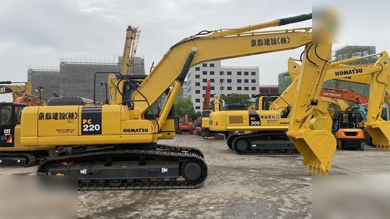 KOMATSU PC220-8 - Pelle sur chenille: photos 1 KOMATSU PC220-8 - Pelle sur chenille: photos 1