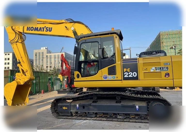 KOMATSU PC220-8 - Pelle sur chenille: photos 1 KOMATSU PC220-8 - Pelle sur chenille: photos 1