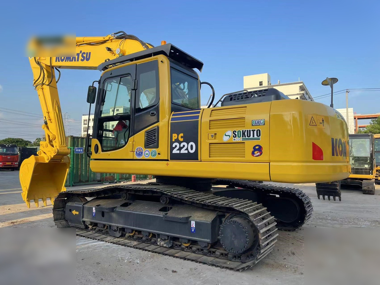 KOMATSU PC220-8 - Pelle sur chenille: photos 4 KOMATSU PC220-8 - Pelle sur chenille: photos 4