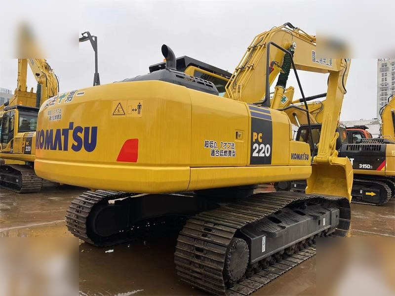 KOMATSU PC220-8 - Pelle sur chenille: photos 2 KOMATSU PC220-8 - Pelle sur chenille: photos 2