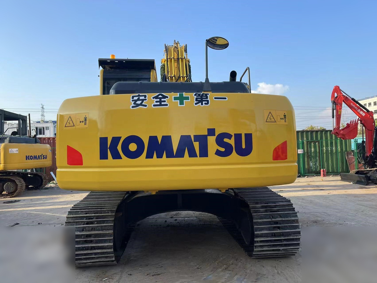 KOMATSU PC220-8 - Pelle sur chenille: photos 3 KOMATSU PC220-8 - Pelle sur chenille: photos 3