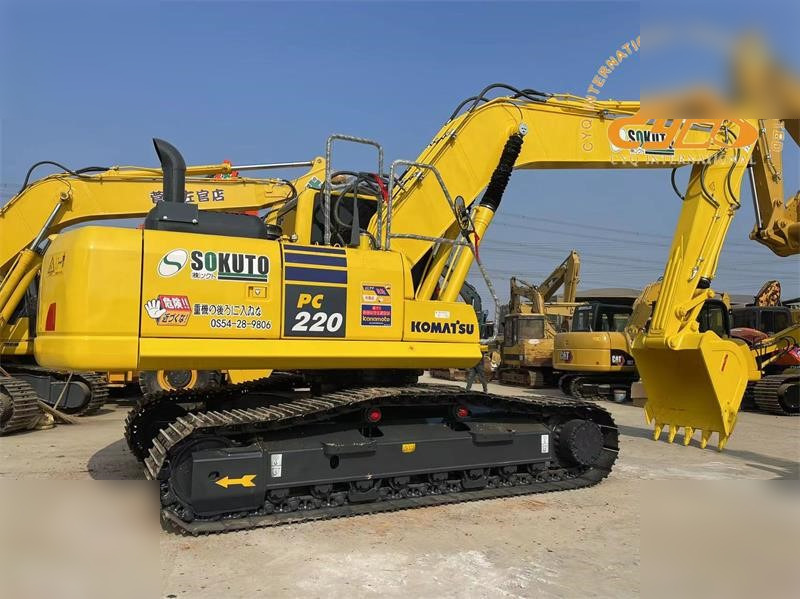 KOMATSU PC220-8 - Pelle sur chenille: photos 2 KOMATSU PC220-8 - Pelle sur chenille: photos 2