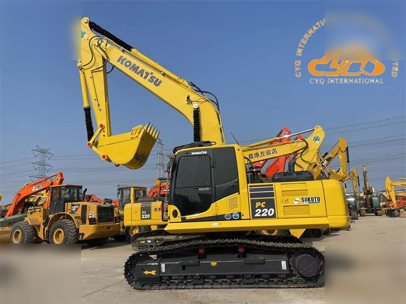 KOMATSU PC220-8 - Pelle sur chenille: photos 3 KOMATSU PC220-8 - Pelle sur chenille: photos 3