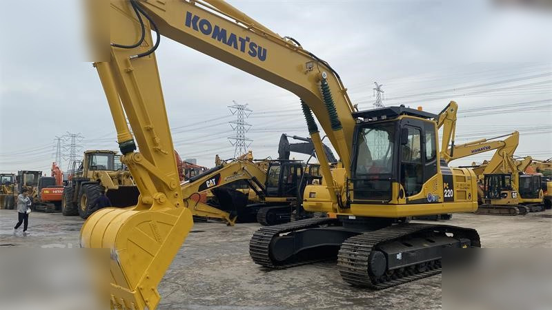 KOMATSU PC220-8 - Pelle sur chenille: photos 2 KOMATSU PC220-8 - Pelle sur chenille: photos 2