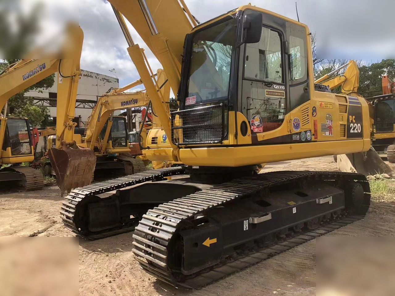 KOMATSU PC220-8N1 - Pelle sur chenille: photos 5 KOMATSU PC220-8N1 - Pelle sur chenille: photos 5