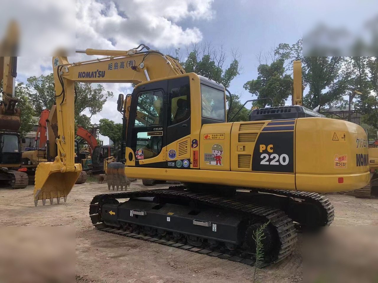 KOMATSU PC220-8N1 - Pelle sur chenille: photos 1 KOMATSU PC220-8N1 - Pelle sur chenille: photos 1