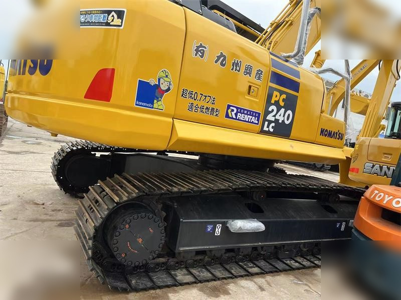 KOMATSU PC240 LC-8 - Pelle sur chenille: photos 3 KOMATSU PC240 LC-8 - Pelle sur chenille: photos 3