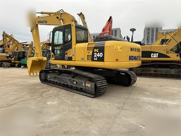 KOMATSU PC240 LC-8 - Pelle sur chenille: photos 4 KOMATSU PC240 LC-8 - Pelle sur chenille: photos 4