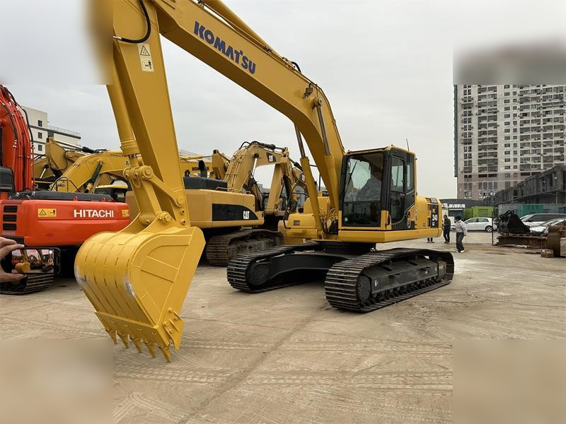 KOMATSU PC240 LC-8 - Pelle sur chenille: photos 2 KOMATSU PC240 LC-8 - Pelle sur chenille: photos 2