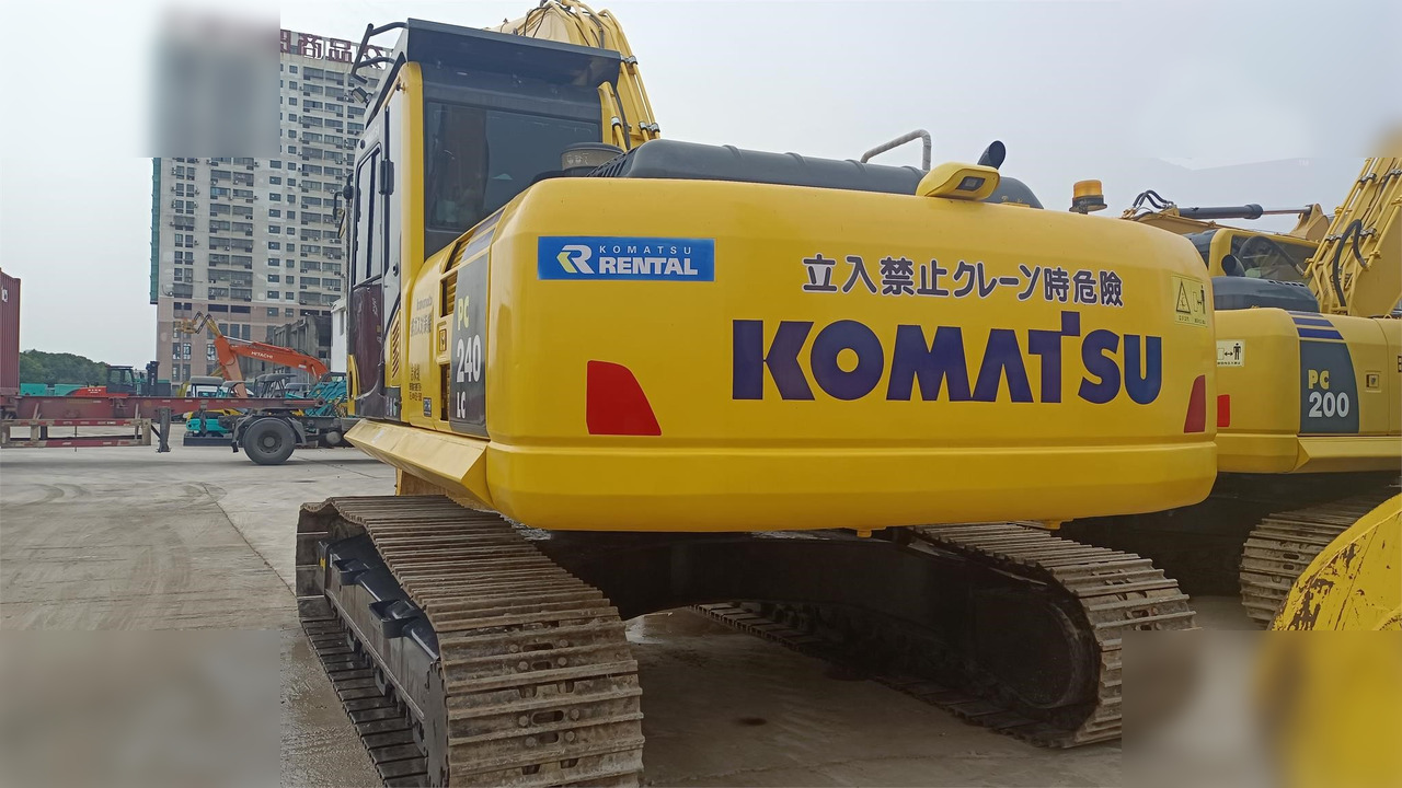 KOMATSU PC240 LC-8 - Pelle sur chenille: photos 3 KOMATSU PC240 LC-8 - Pelle sur chenille: photos 3