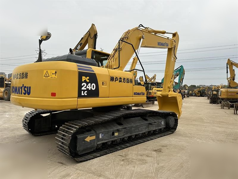 KOMATSU PC240 LC-8 - Pelle sur chenille: photos 3 KOMATSU PC240 LC-8 - Pelle sur chenille: photos 3
