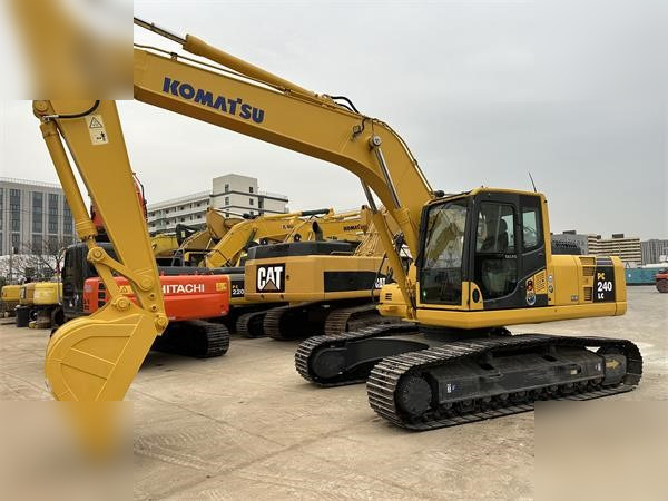 KOMATSU PC240 LC-8 - Pelle sur chenille: photos 3 KOMATSU PC240 LC-8 - Pelle sur chenille: photos 3