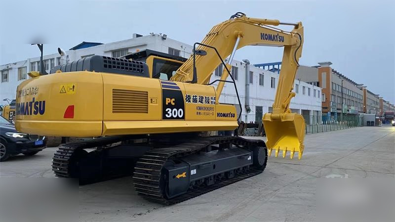 KOMATSU PC300-8M0 - Pelle sur chenille: photos 1 KOMATSU PC300-8M0 - Pelle sur chenille: photos 1