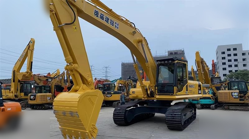 KOMATSU PC300-8M0 - Pelle sur chenille: photos 3 KOMATSU PC300-8M0 - Pelle sur chenille: photos 3