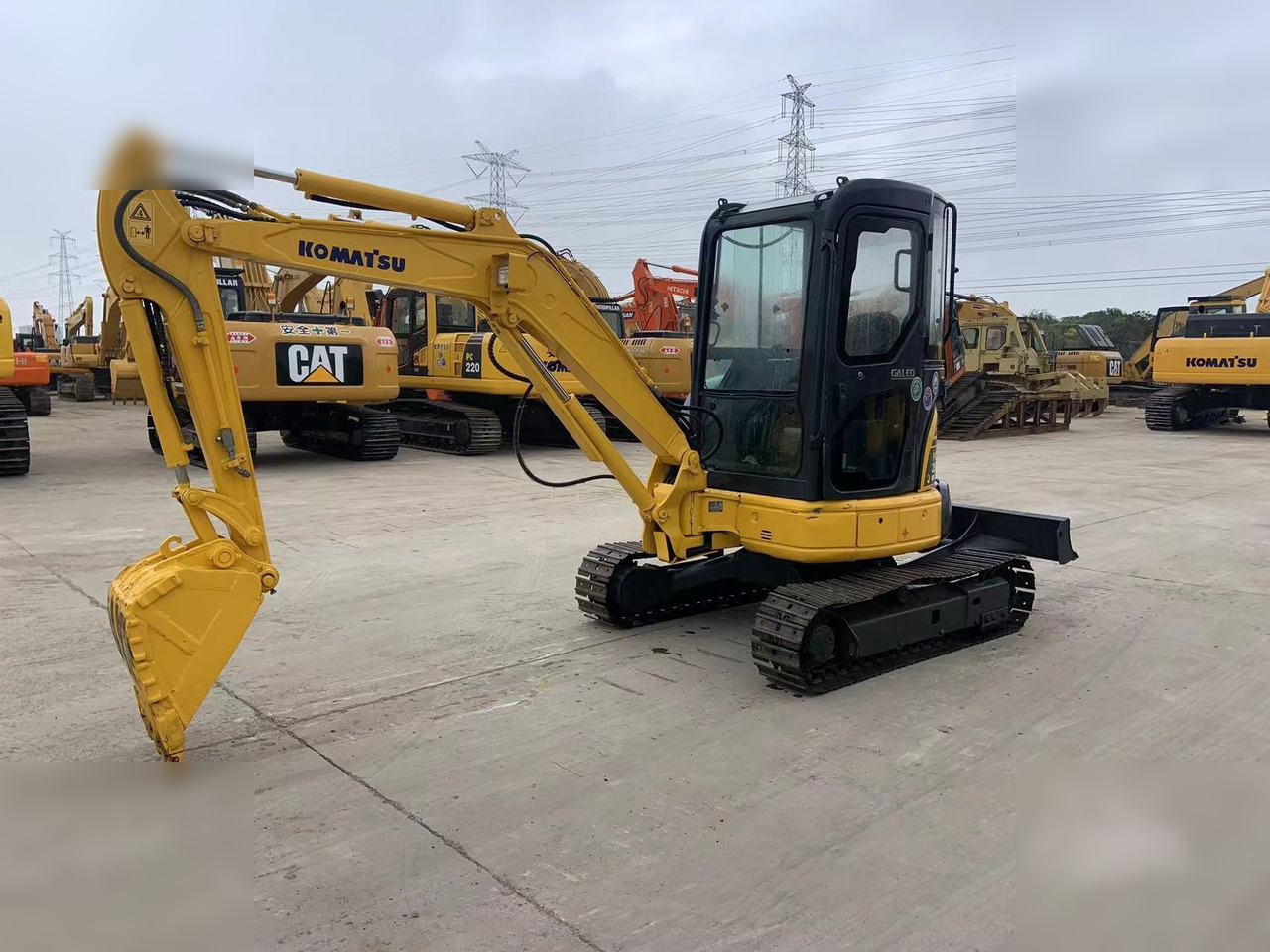 KOMATSU PC35MR-2 - Mini pelle: photos 1 KOMATSU PC35MR-2 - Mini pelle: photos 1